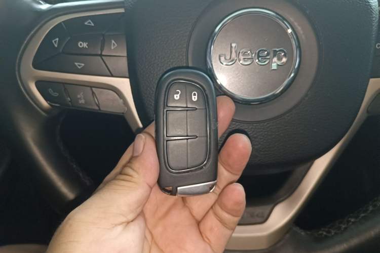 Used Jeep Cherokee 2017 2.0L Superior Edition Vehicle Key