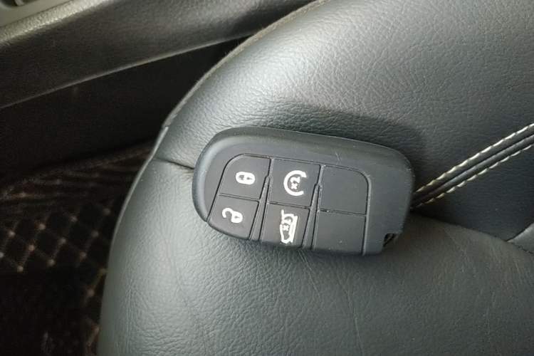 Used Jeep Cherokee 2017 2.0L Superior Edition Vehicle Key