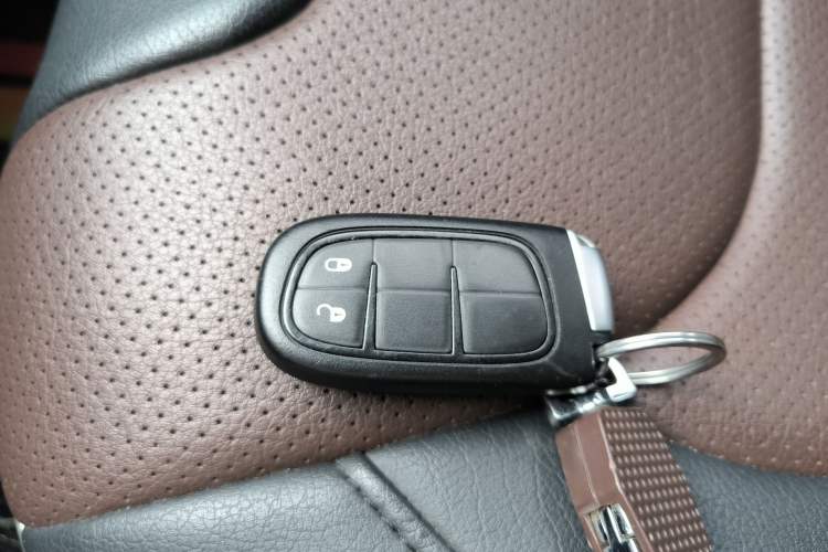 Used Jeep Cherokee 2017 2.0L Superior Edition Vehicle Key