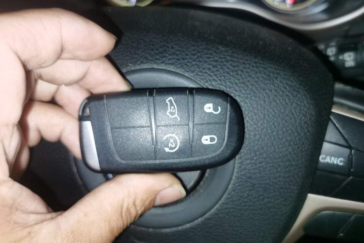 Used Jeep Cherokee 2017 2.4L Leading Edition Vehicle Key