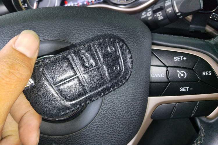 Used Jeep Cherokee 2017 2.0L Superior Edition Vehicle Key