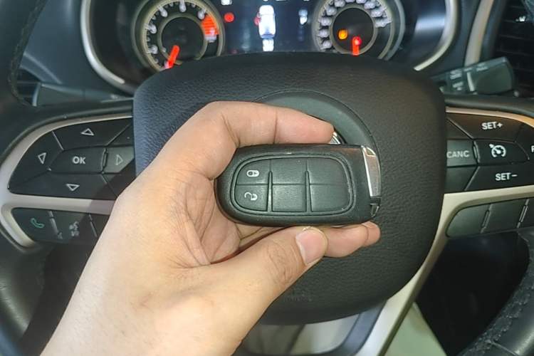 Used Jeep Cherokee 2017 2.0L Superior Edition Vehicle Key