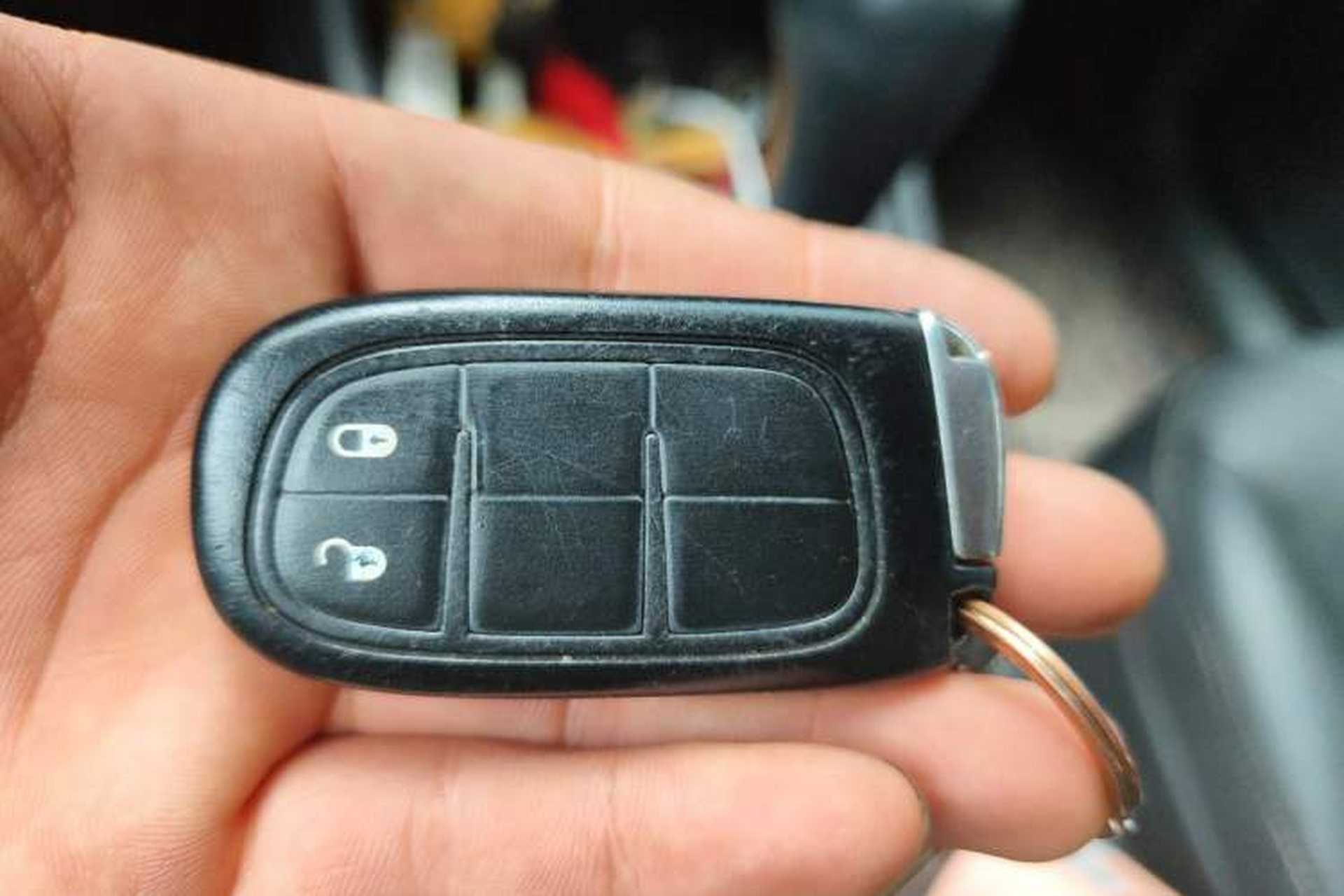 Used Jeep Cherokee 2017 2.0L Superior Edition Vehicle Key