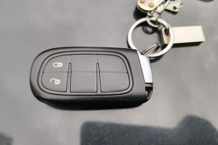 Used Jeep Cherokee 2017 2.0L Superior Edition Vehicle Key