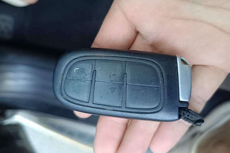 Used Jeep Cherokee 2017 2.0L Superior Edition Vehicle Key