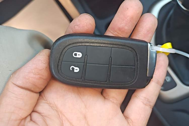 Used Jeep Cherokee 2017 2.0L Superior Edition Vehicle Key