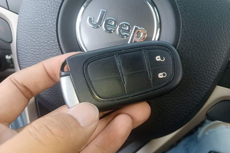 Used Jeep Cherokee 2017 2.0L Superior Edition Vehicle Key