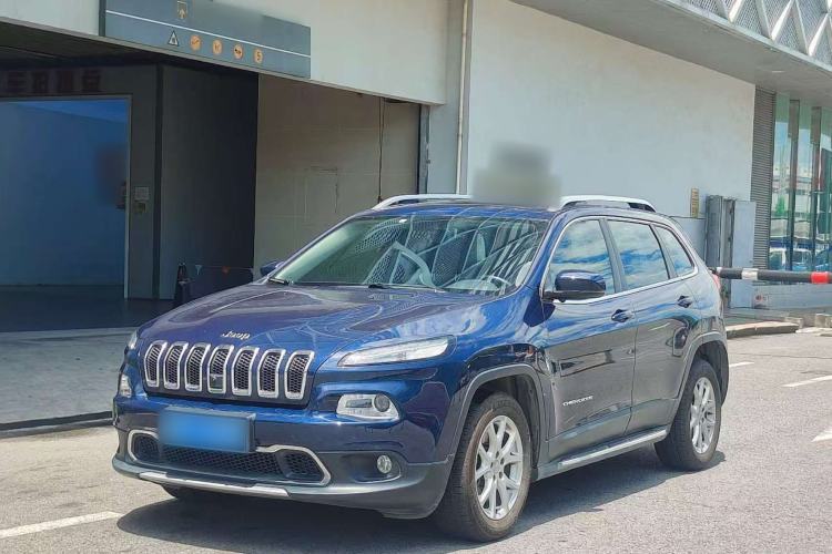 Used Jeep Cherokee 2017 2.0L Superior Edition Guazi used car, China used car export, Used car for sale, Used  cars, Cheapest cars for sale