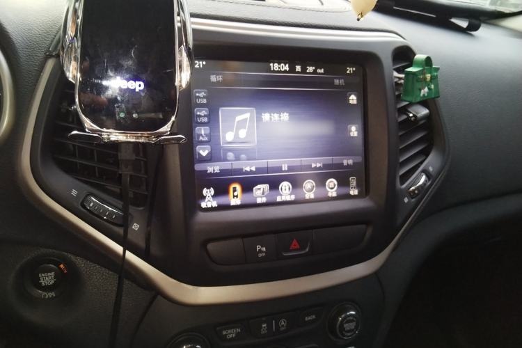 Used Jeep Cherokee 2017 2.0L Superior Edition Audio And AC Panel