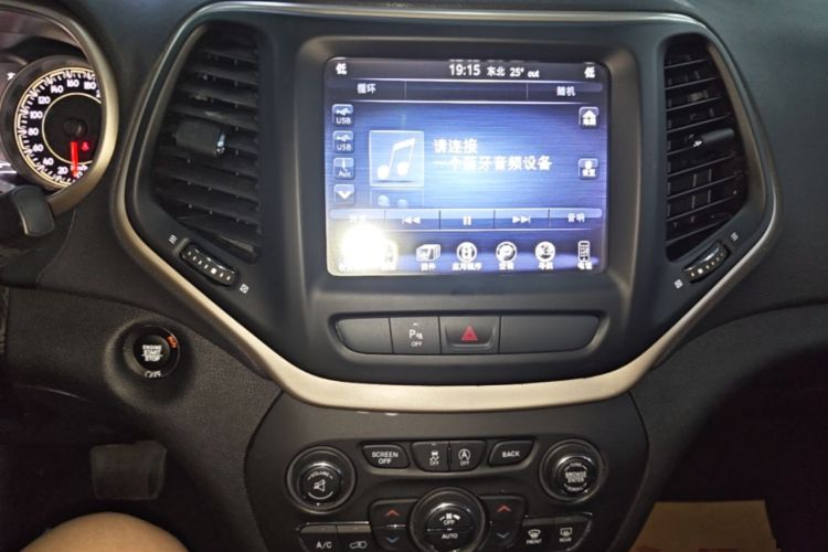 Used Jeep Cherokee 2017 2.4L Professional Smart Edition Audio And AC Panel