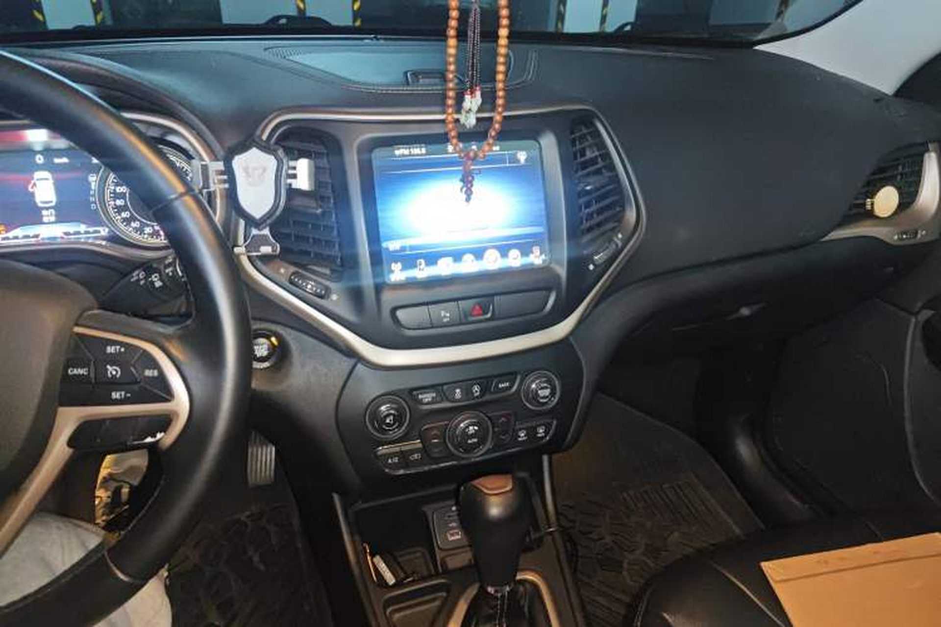Used Jeep Cherokee 2017 2.0L Superior Edition Audio And AC Panel