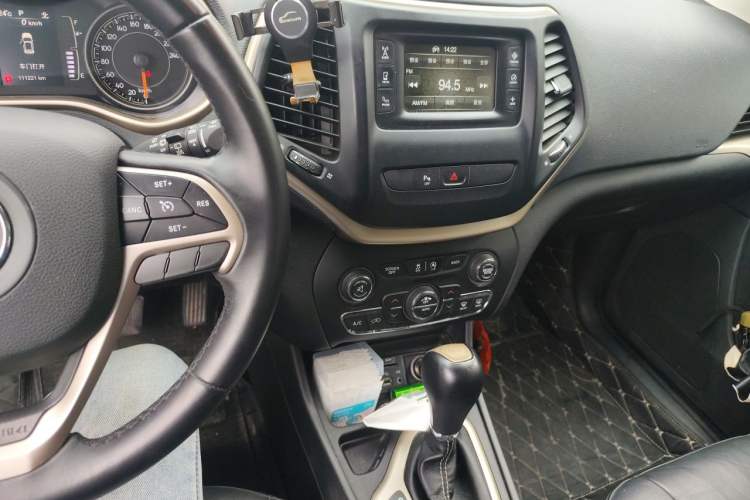 Used Jeep Cherokee 2017 2.4L Leading Edition Audio And AC Panel