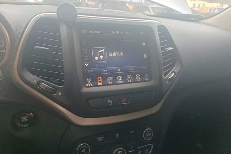 Used Jeep Cherokee 2017 2.0L Superior Edition Audio And AC Panel