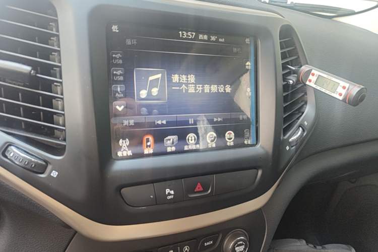 Used Jeep Cherokee 2017 2.0L Superior Edition Audio And AC Panel
