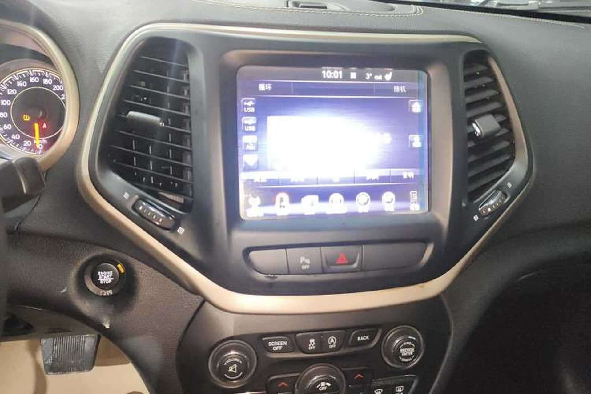 Used Jeep Cherokee 2017 2.0L Superior Edition Audio And AC Panel