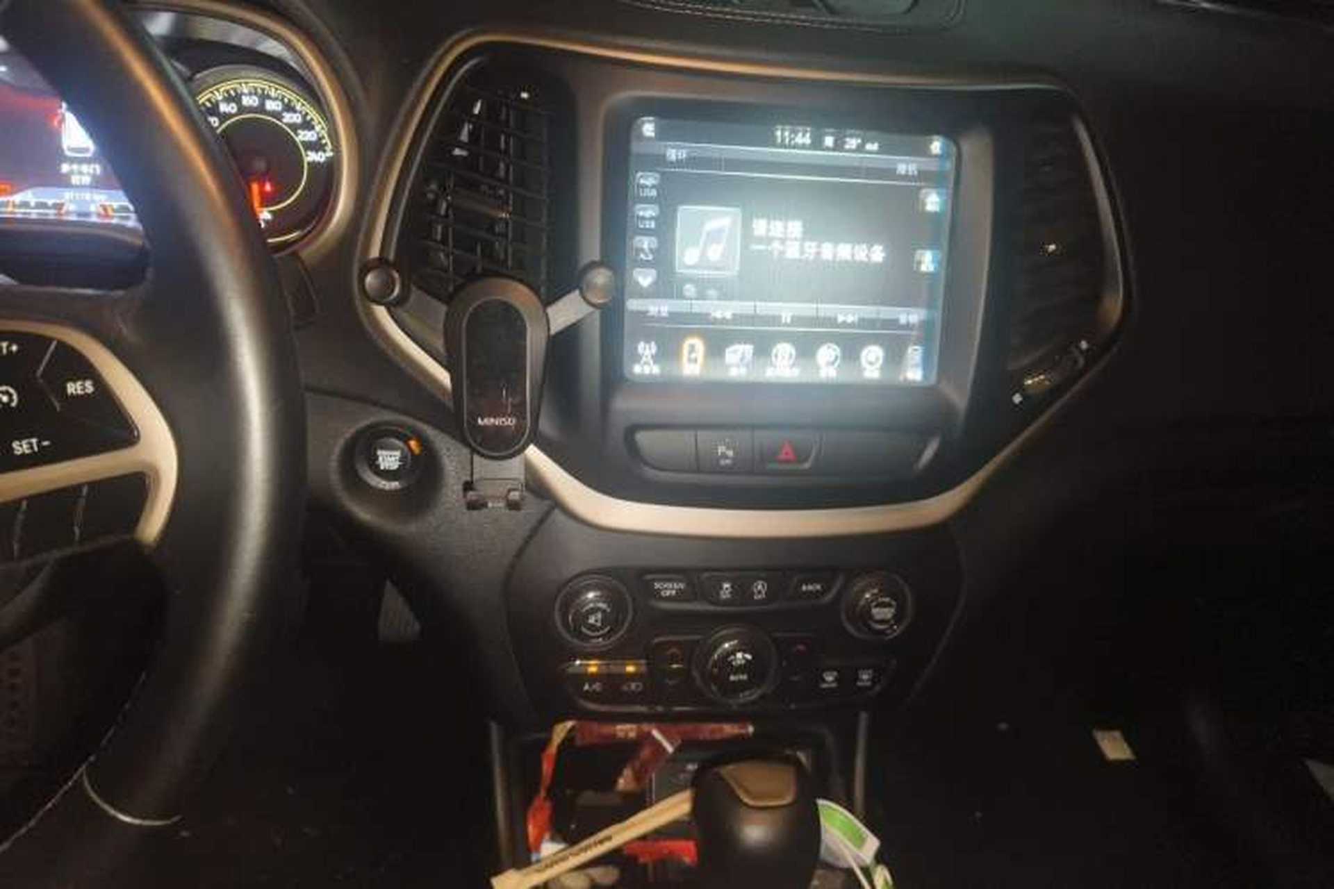Used Jeep Cherokee 2017 2.0L Superior Edition Audio And AC Panel