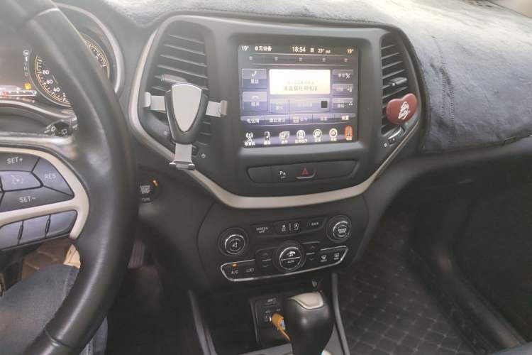 Used Jeep Cherokee 2017 2.0L Superior Edition Audio And AC Panel