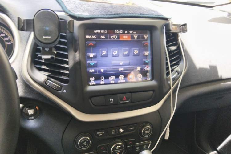 Used Jeep Cherokee 2017 2.4L Professional Smart Edition Audio And AC Panel