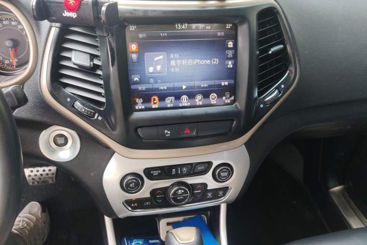 Used Jeep Cherokee 2017 2.4L Leading Smart Edition Audio And AC Panel