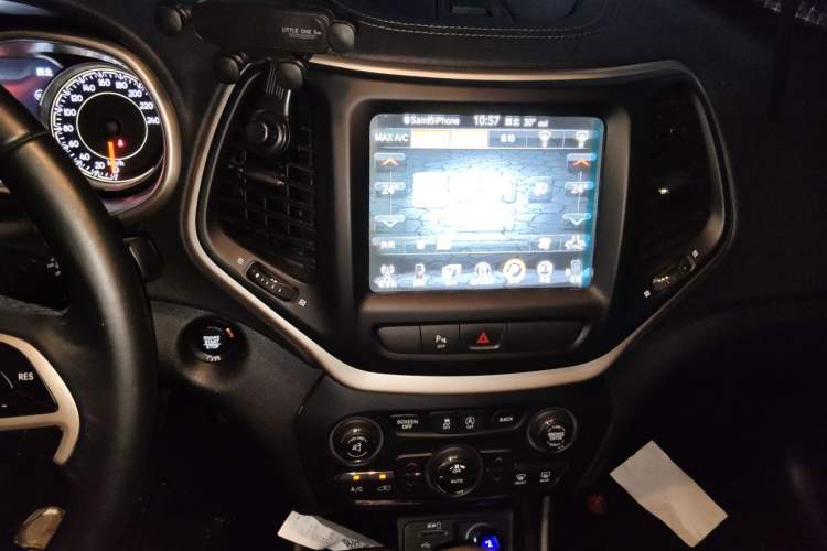 Used Jeep Cherokee 2017 2.4L Professional Smart Edition Audio And AC Panel