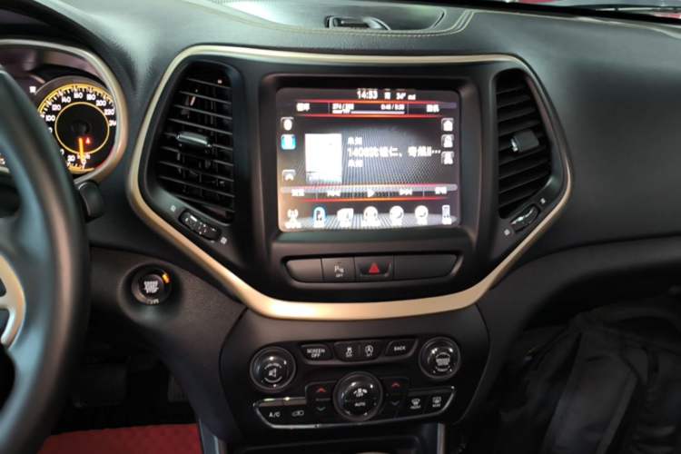 Used Jeep Cherokee 2017 2.0L Superior Edition Audio And AC Panel