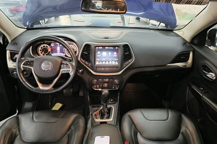 Used Jeep Cherokee 2017 2.0L Superior Edition Center Console