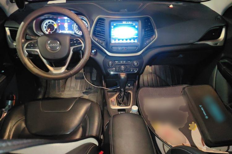 Used Jeep Cherokee 2017 2.0L Superior Edition Center Console