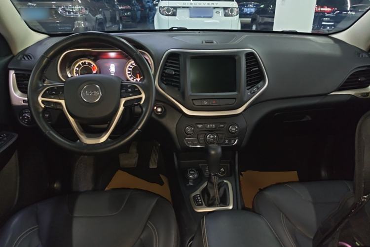 Used Jeep Cherokee 2017 2.4L Professional Smart Edition Center Console