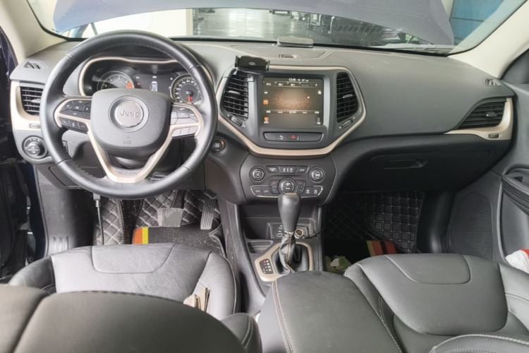 Used Jeep Cherokee 2017 2.0L Superior Edition Center Console