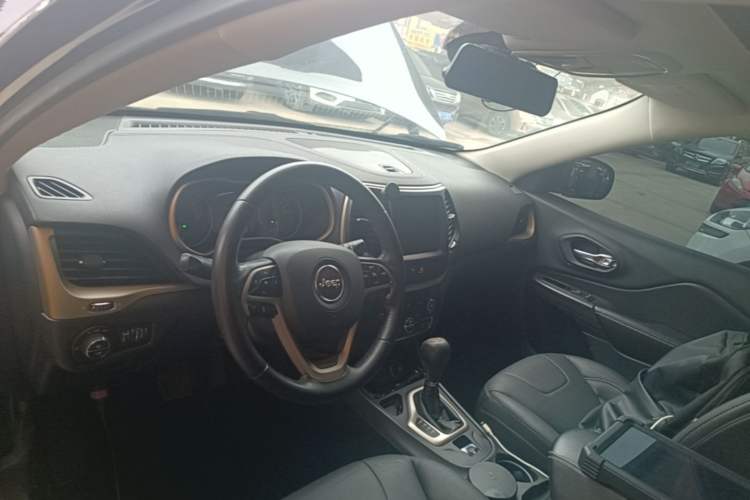 Used Jeep Cherokee 2017 2.0L Superior Edition Center Console
