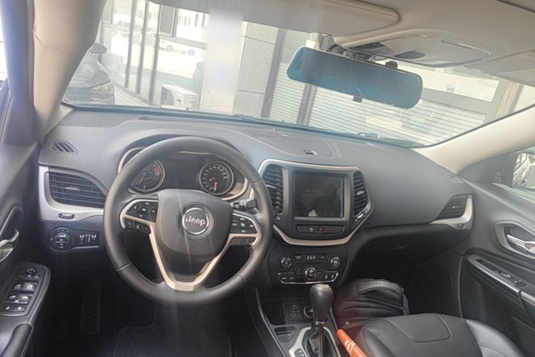 Used Jeep Cherokee 2017 2.0L Superior Edition Center Console