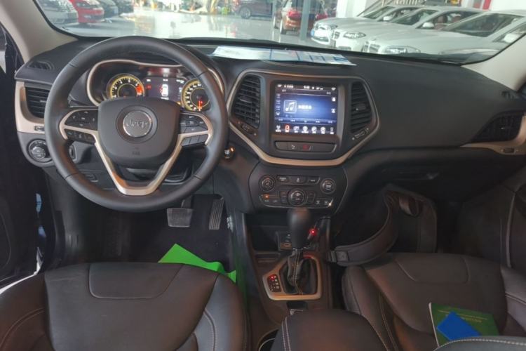 Used Jeep Cherokee 2017 2.0L Superior Edition Center Console