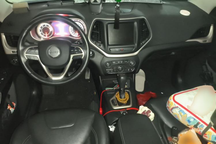 Used Jeep Cherokee 2017 2.0L Superior Edition Center Console