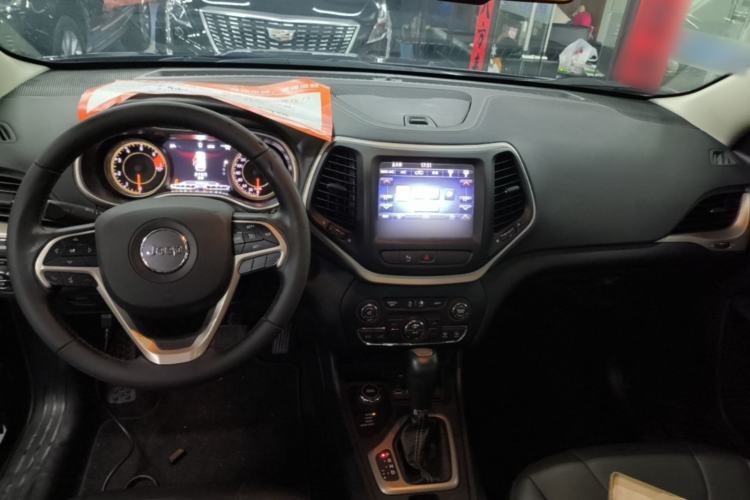 Used Jeep Cherokee 2017 2.4L Excellence Edition Center Console