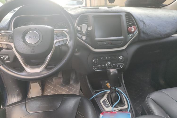 Used Jeep Cherokee 2017 2.0L Superior Edition Center Console