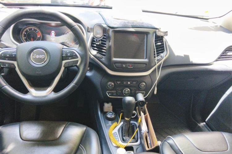 Used Jeep Cherokee 2017 2.4L Professional Smart Edition Center Console