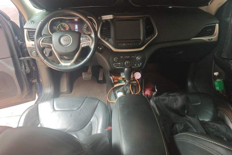 Used Jeep Cherokee 2017 2.0L Superior Edition Center Console