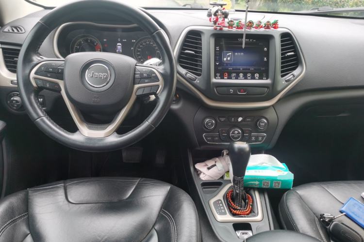 Used Jeep Cherokee 2017 2.0L Superior Edition Center Console