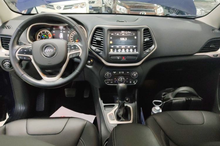 Used Jeep Cherokee 2017 2.0L Superior Edition Center Console