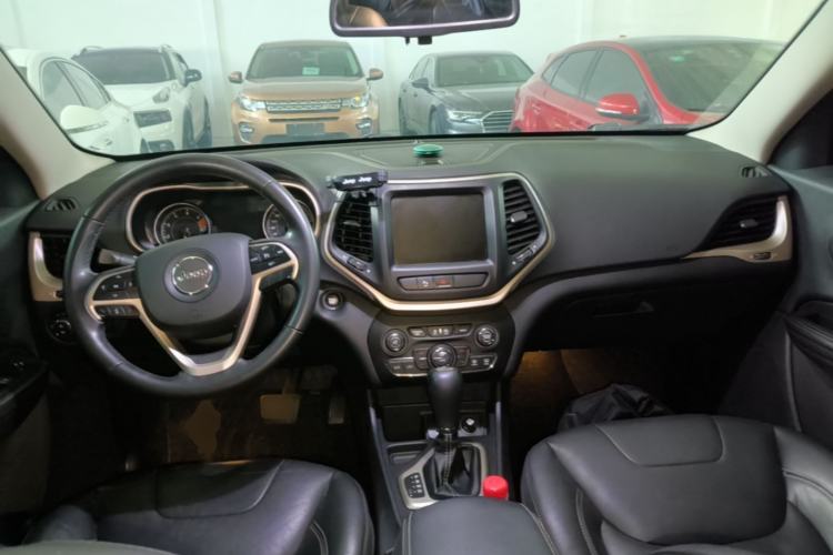 Used Jeep Cherokee 2017 2.0L Superior Edition Center Console