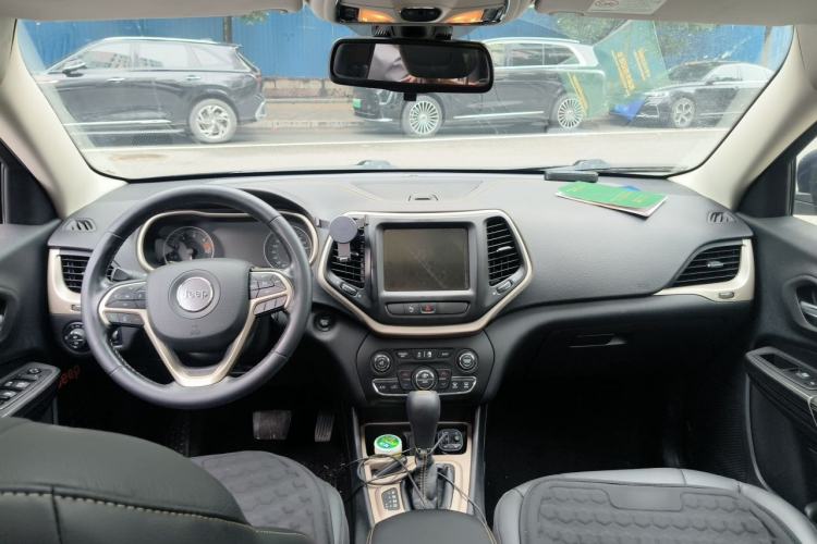 Used Jeep Cherokee 2017 2.0L Superior Edition Center Console
