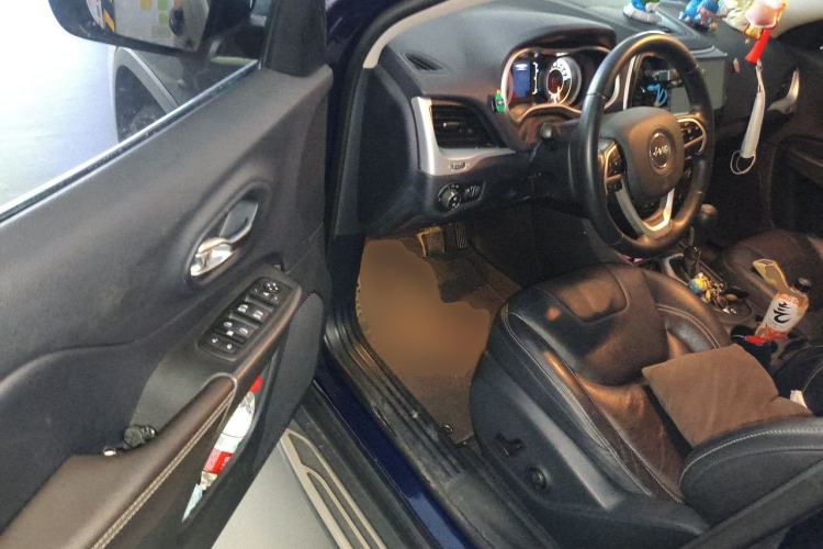 Used Jeep Cherokee 2017 2.4L Leading Edition Driver Seat