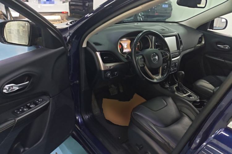 Used Jeep Cherokee 2017 2.4L Professional Smart Edition Driver Seat