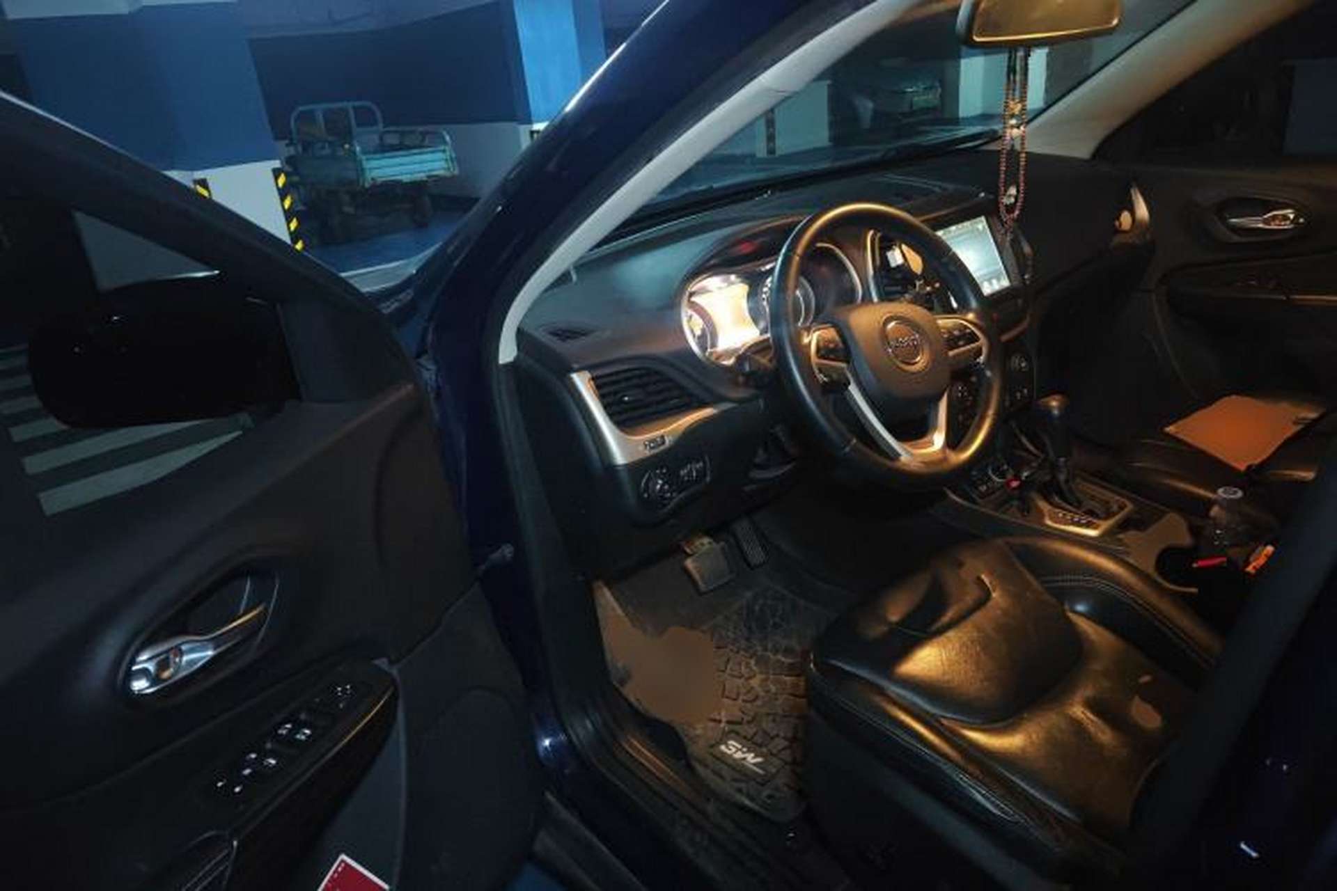 Used Jeep Cherokee 2017 2.0L Superior Edition Driver Seat