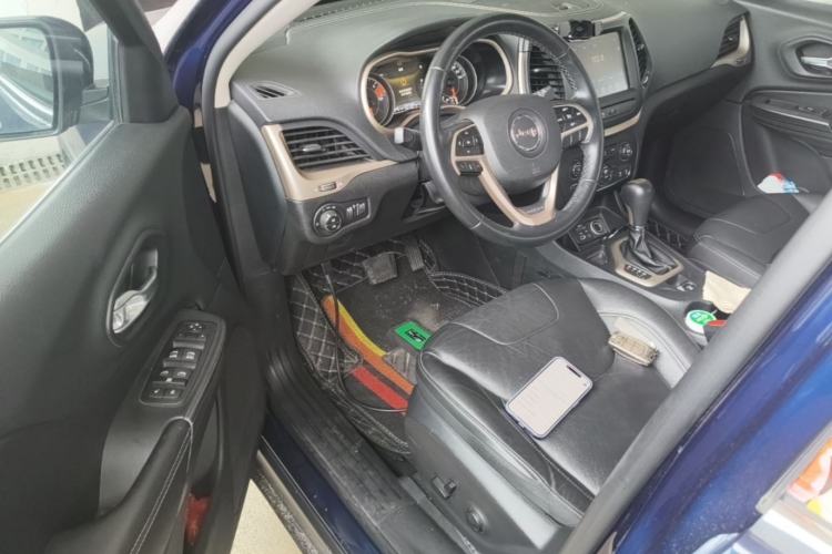 Used Jeep Cherokee 2017 2.0L Superior Edition Driver Seat