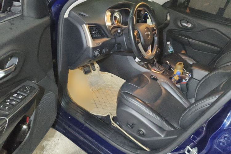 Used Jeep Cherokee 2017 2.4L Superior Edition Driver Seat