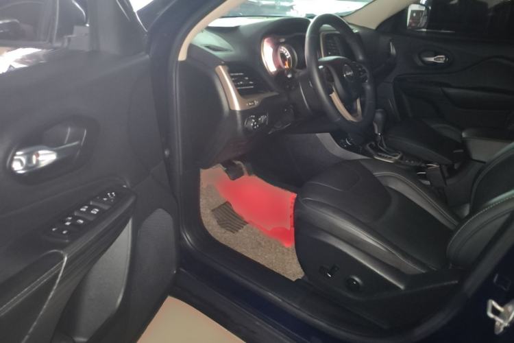 Used Jeep Cherokee 2017 2.4L Leading Smart Edition Driver Seat