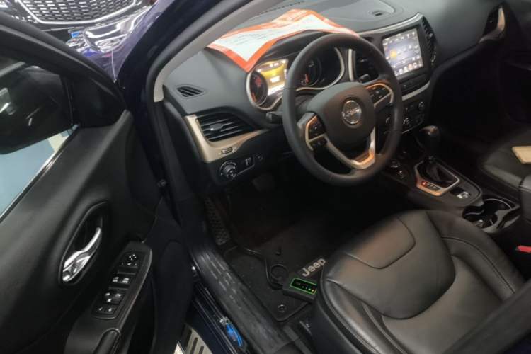 Used Jeep Cherokee 2017 2.4L Excellence Edition Driver Seat