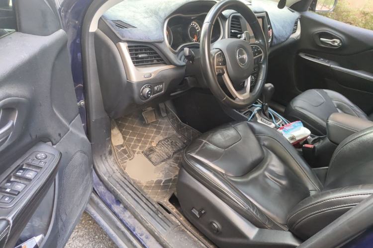 Used Jeep Cherokee 2017 2.0L Superior Edition Driver Seat