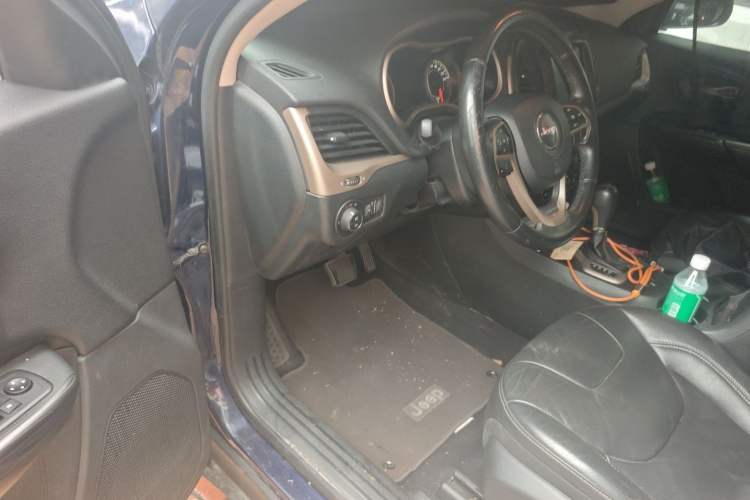Used Jeep Cherokee 2017 2.0L Superior Edition Driver Seat